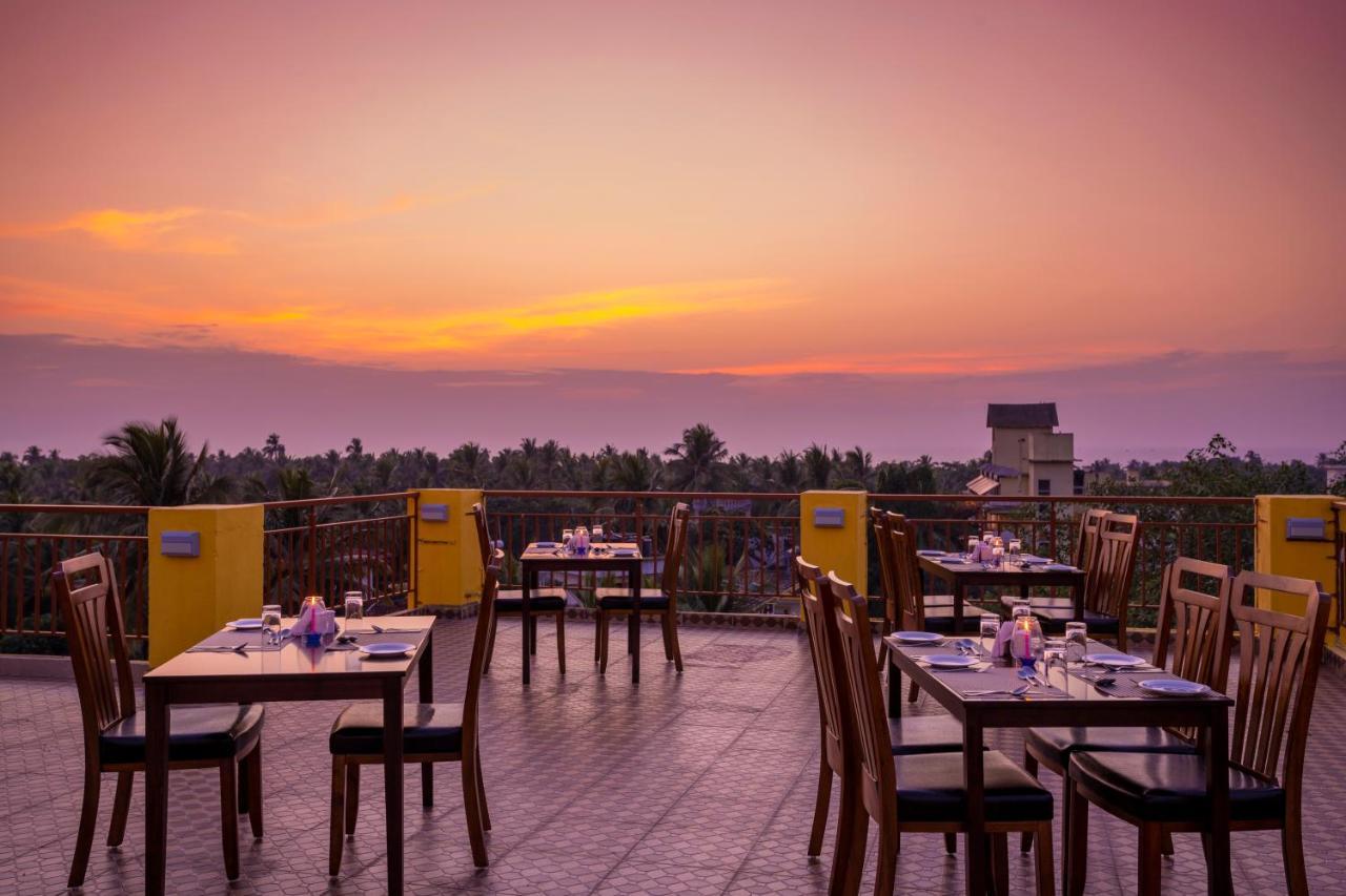 Sairaj Beach Resort Calangute Bagian luar foto