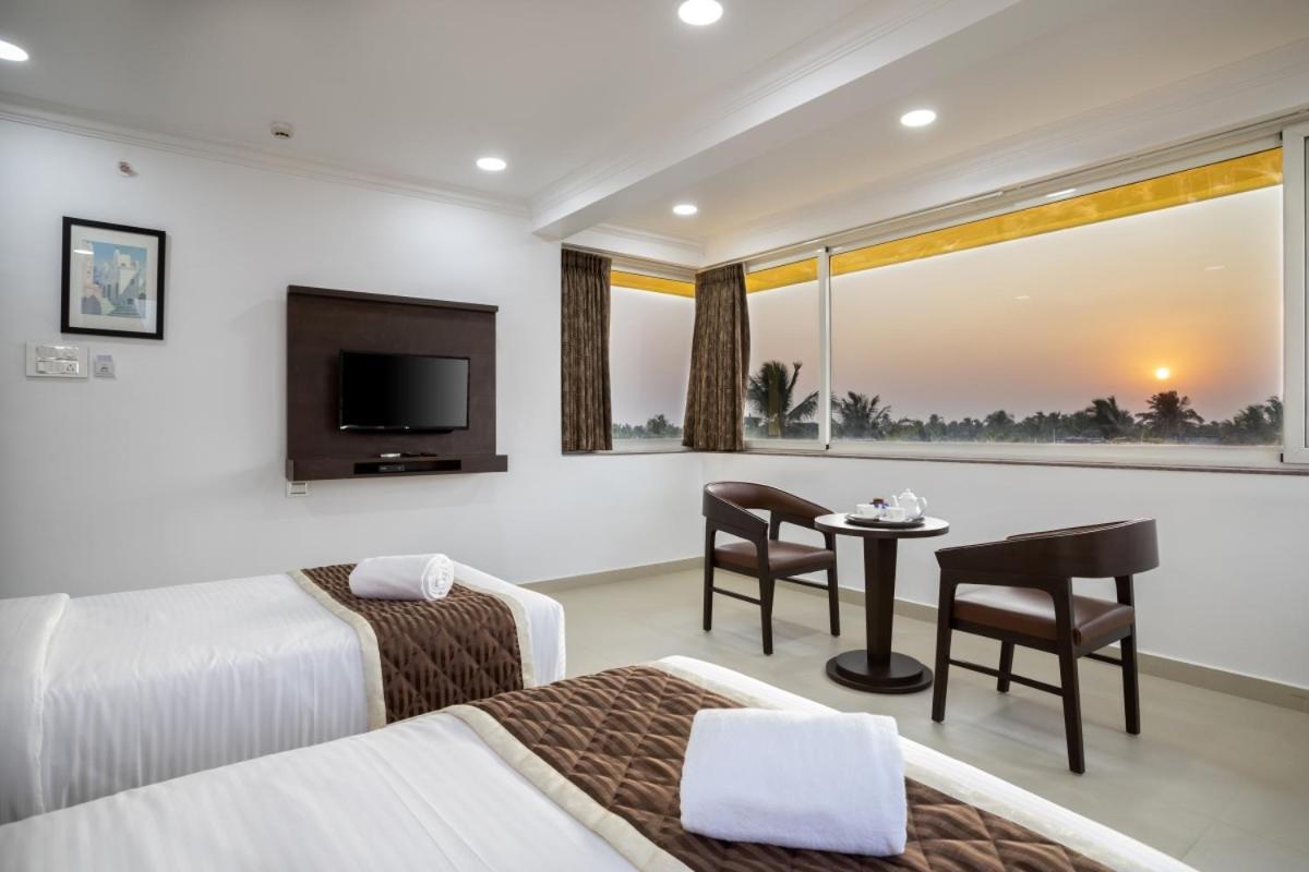 Sairaj Beach Resort Calangute Bagian luar foto