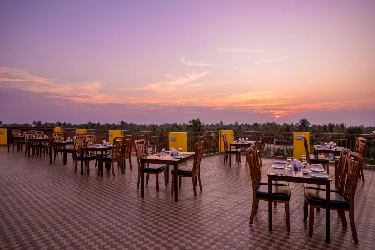 Sairaj Beach Resort Calangute Bagian luar foto