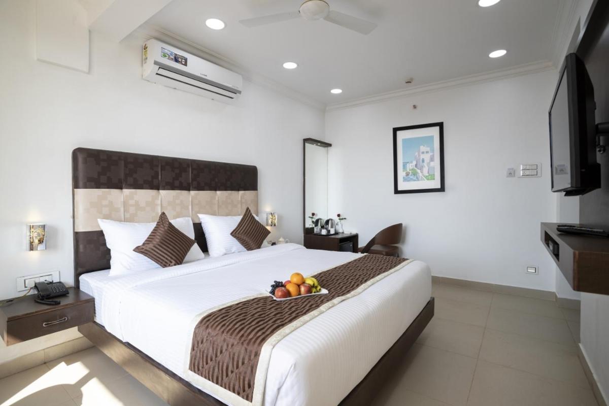 Sairaj Beach Resort Calangute Bagian luar foto