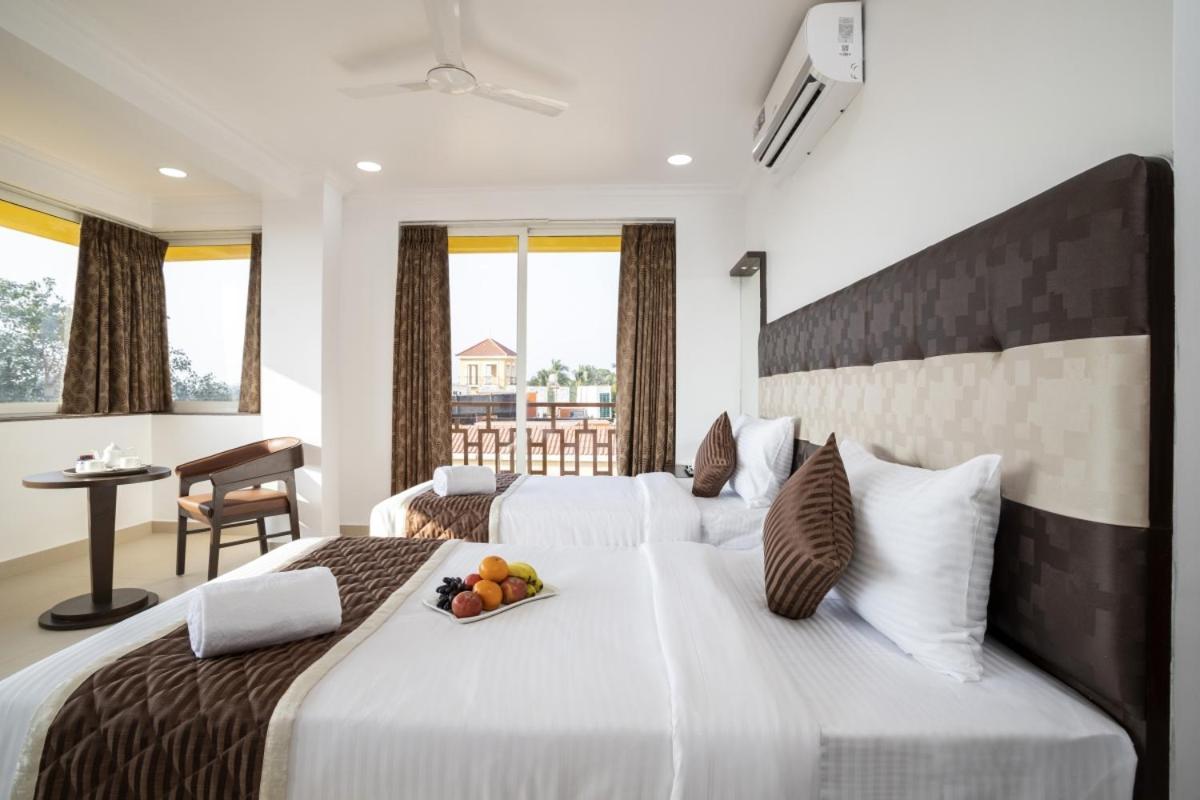 Sairaj Beach Resort Calangute Bagian luar foto